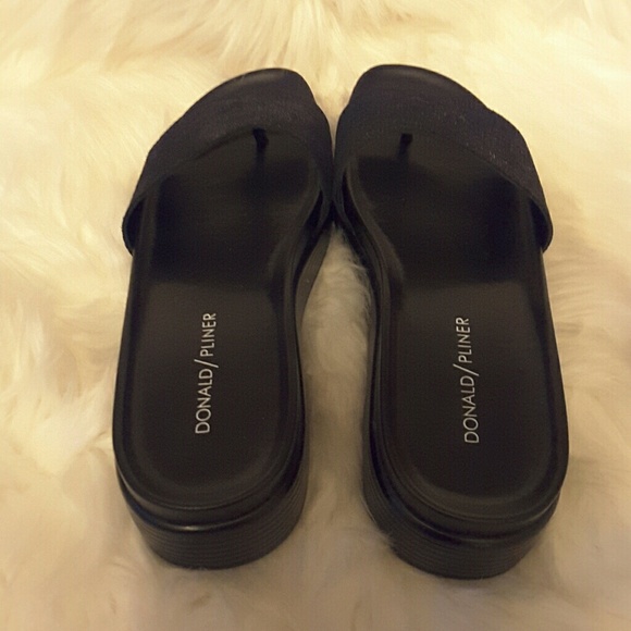 Donald Pliner Fiji black slide sandal - Picture 3 of 4